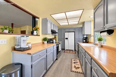 Kitchen - 19893 Welbula Dr, Redding, CA 96003 photo 2 of 5