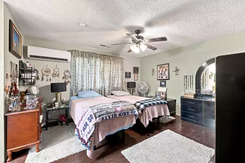 Bedroom - 19893 Welbula Dr, Redding, CA 96003 photo 3 of 4