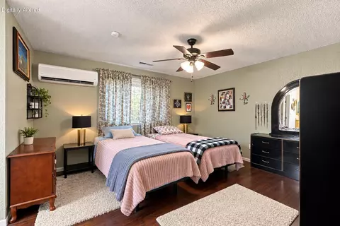 Bedroom - 19893 Welbula Dr, Redding, CA 96003 photo 1 of 4