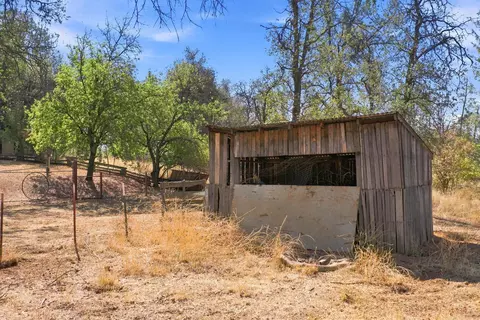 Exterior - 19893 Welbula Dr, Redding, CA 96003 photo 10 of 14