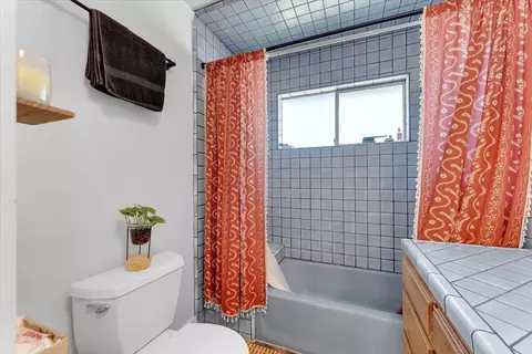 Bath - 222 Treasure Dr, Red Bluff, CA 96080 photo 2 of 3