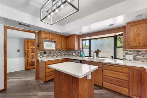 Kitchen - 222 Treasure Dr, Red Bluff, CA 96080 photo 2 of 5