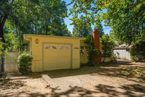 Exterior - 2266 Washington Ave, Redding, CA 96001 photo 15 of 16