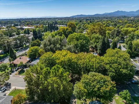 View/Area - 2266 Washington Ave, Redding, CA 96001 photo 2 of 4