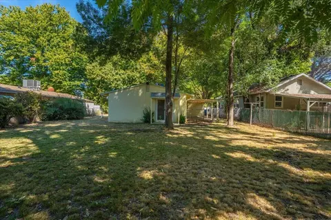 Exterior - 2266 Washington Ave, Redding, CA 96001 photo 7 of 16