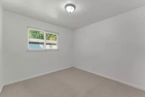 Bedroom - 2266 Washington Ave, Redding, CA 96001 photo 3 of 6