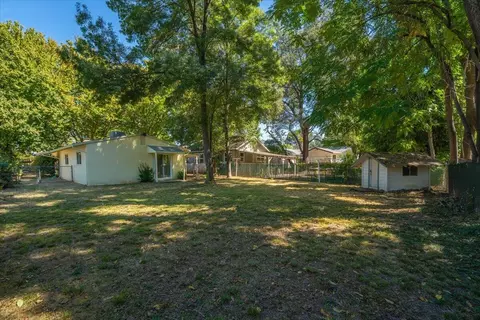 Exterior - 2266 Washington Ave, Redding, CA 96001 photo 8 of 16
