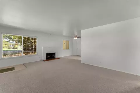 Living - 2266 Washington Ave, Redding, CA 96001 photo 5 of 7