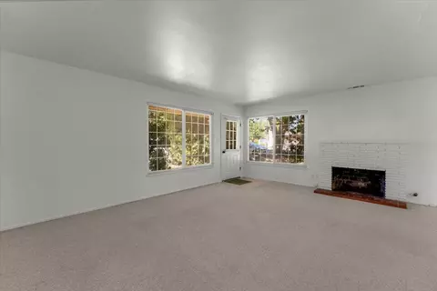 Living - 2266 Washington Ave, Redding, CA 96001 photo 4 of 7