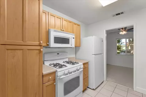 Kitchen - 2266 Washington Ave, Redding, CA 96001 photo 4 of 4