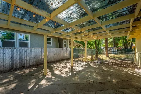 Exterior - 2266 Washington Ave, Redding, CA 96001 photo 1 of 16