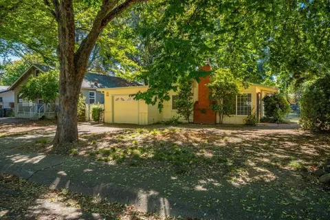 Exterior - 2266 Washington Ave, Redding, CA 96001 photo 14 of 16