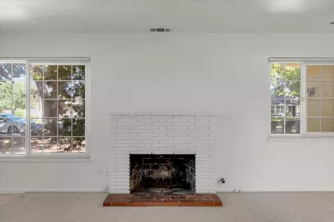 Living - 2266 Washington Ave, Redding, CA 96001 photo 6 of 7