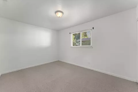 Bedroom - 2266 Washington Ave, Redding, CA 96001 photo 5 of 6