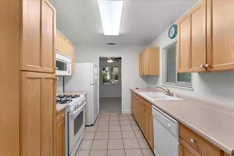 Kitchen - 2266 Washington Ave, Redding, CA 96001 photo 3 of 4