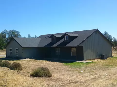 Exterior - 21193 El Toro Ln, Redding, CA 96003 photo 3 of 6