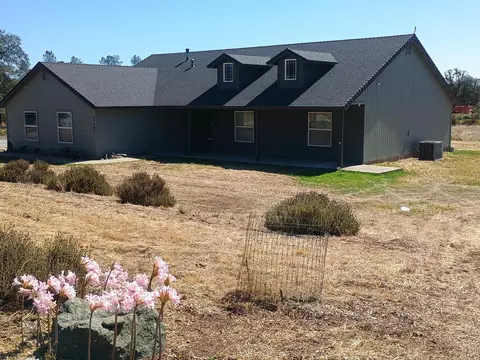 Exterior - 21193 El Toro Ln, Redding, CA 96003 photo 2 of 6