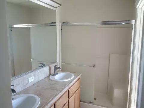 Bath - 21193 El Toro Ln, Redding, CA 96003 photo 1 of 2