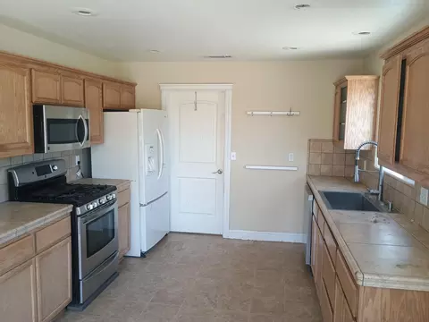 Kitchen - 21193 El Toro Ln, Redding, CA 96003 photo 1 of 1