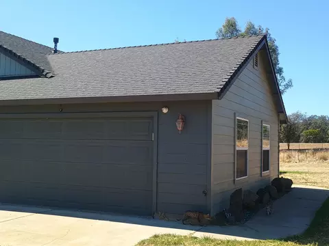Exterior - 21193 El Toro Ln, Redding, CA 96003 photo 4 of 6