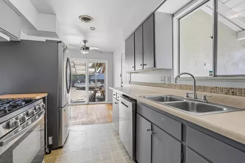 Kitchen - 1232 Scenic Way, Redding, CA 96001 photo 5 of 5