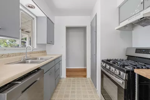 Kitchen - 1232 Scenic Way, Redding, CA 96001 photo 4 of 5