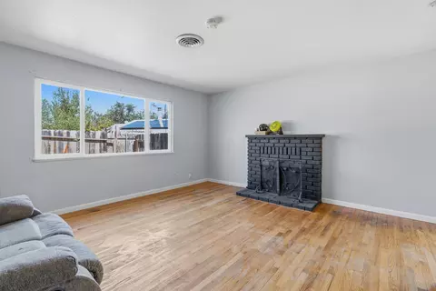 Living - 1232 Scenic Way, Redding, CA 96001 photo 2 of 3