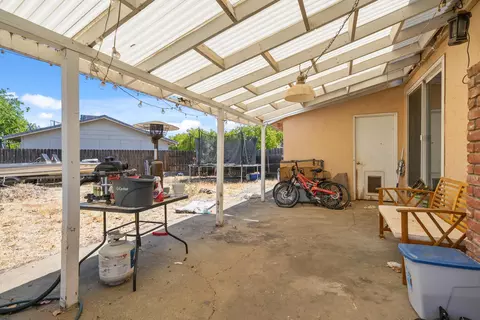 Exterior - 1232 Scenic Way, Redding, CA 96001 photo 4 of 6