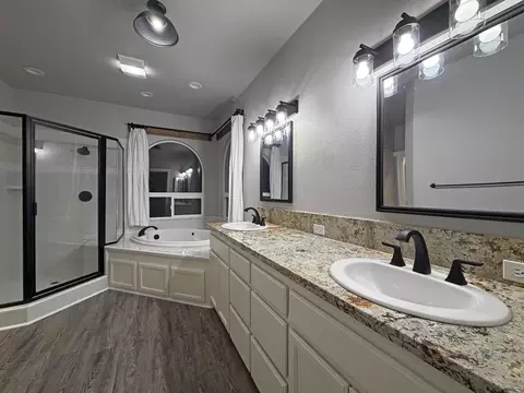 Bath - 4084 Calliope Ct, Redding, CA 96002 photo 3 of 4