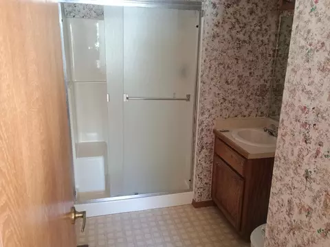 Bath - 19272 Bjan Ln, Redding, CA 96003 photo 1 of 4