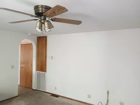 Living - 19272 Bjan Ln, Redding, CA 96003 photo 2 of 4