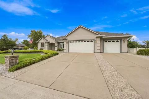 Exterior - 19408 Titleist Way, Redding, CA 96003 photo 3 of 10