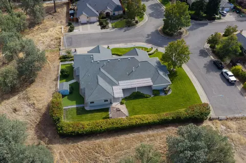 View/Area - 19408 Titleist Way, Redding, CA 96003 photo 4 of 5
