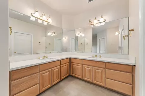 Bath - 19408 Titleist Way, Redding, CA 96003 photo 1 of 3