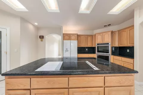 Kitchen - 19408 Titleist Way, Redding, CA 96003 photo 4 of 5