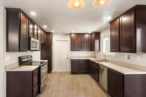 Kitchen - 3496 Summit Dr, Redding, CA 96001 photo 1 of 2