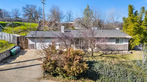 3496 Summit Dr, Redding, CA 96001