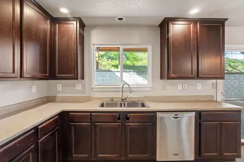 Kitchen - 3496 Summit Dr, Redding, CA 96001 photo 2 of 2