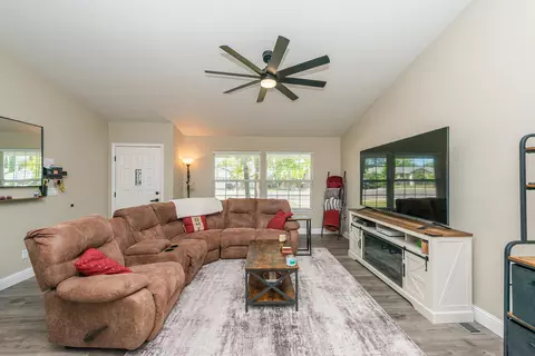 Living - 2624 Howard Dr, Redding, CA 96001 photo 4 of 4