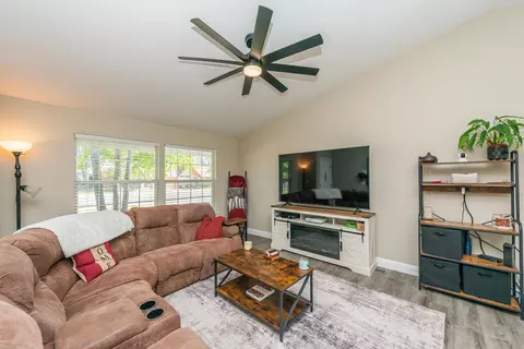 Living - 2624 Howard Dr, Redding, CA 96001 photo 3 of 4