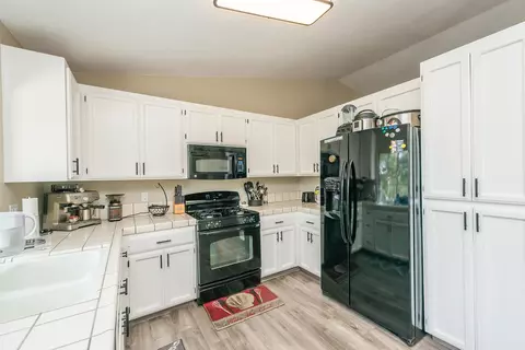 Kitchen - 2624 Howard Dr, Redding, CA 96001 photo 2 of 3
