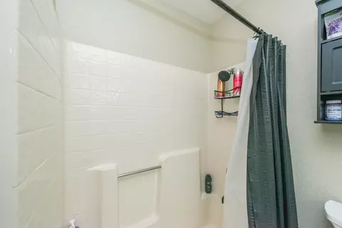 Bath - 2624 Howard Dr, Redding, CA 96001 photo 2 of 5
