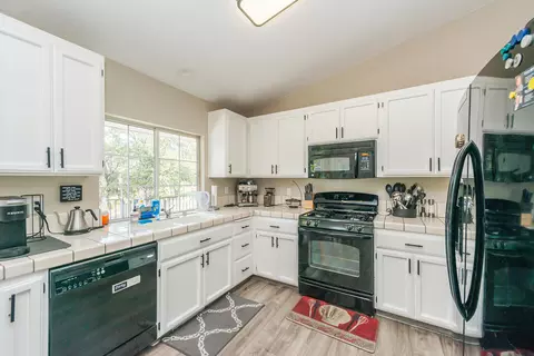 Kitchen - 2624 Howard Dr, Redding, CA 96001 photo 3 of 3
