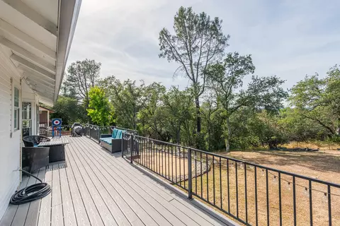 Exterior - 2624 Howard Dr, Redding, CA 96001 photo 5 of 15