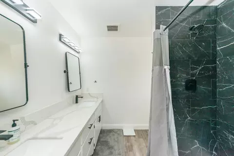Bath - 2624 Howard Dr, Redding, CA 96001 photo 4 of 5