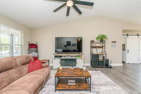 Living - 2624 Howard Dr, Redding, CA 96001 photo 2 of 4