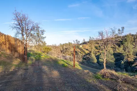 215 Tolowa Rd, Igo, CA 96047 photo 3