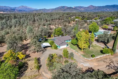 3295 Santa Rosa Way, Redding, CA 96003