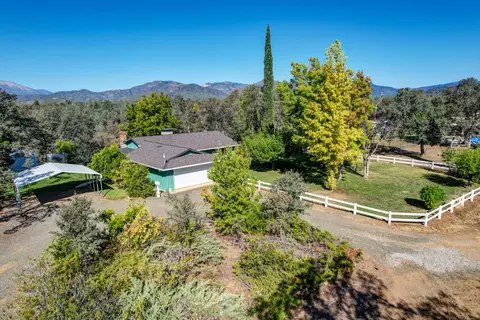 Exterior - 3295 Santa Rosa Way, Redding, CA 96003 photo 12 of 14