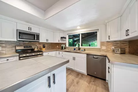 Kitchen - 3317 Riverside Dr, Anderson, CA 96007 photo 4 of 8